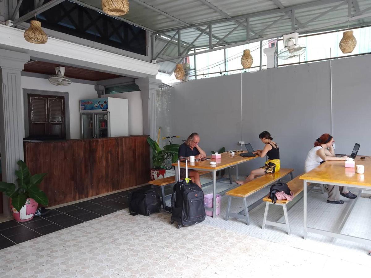 Funny Backpacker Hostel Luang Prabang Exterior foto